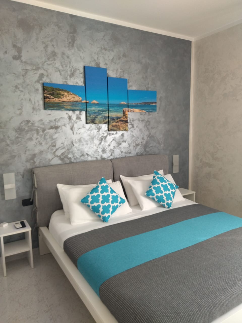 Double Room, 1 King Bed, Non Smoking | In-room safe, blackout drapes, free WiFi