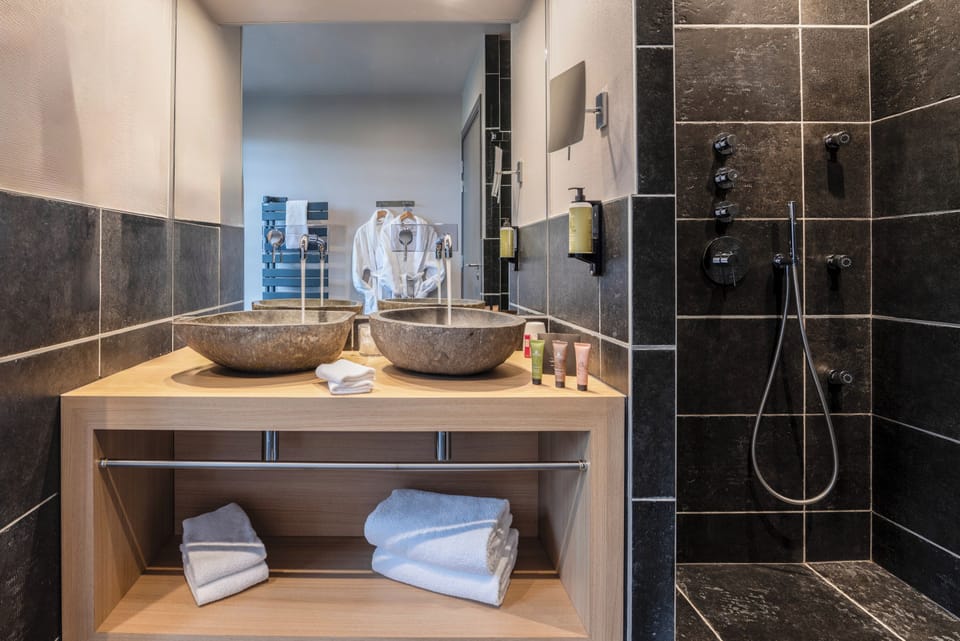 Separate tub and shower, rainfall showerhead, free toiletries