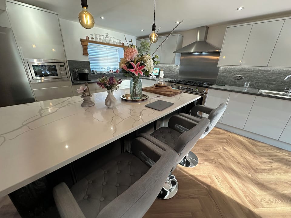 Enjoy your morning coffee at the kitchen island – chat, work, or host with ease.