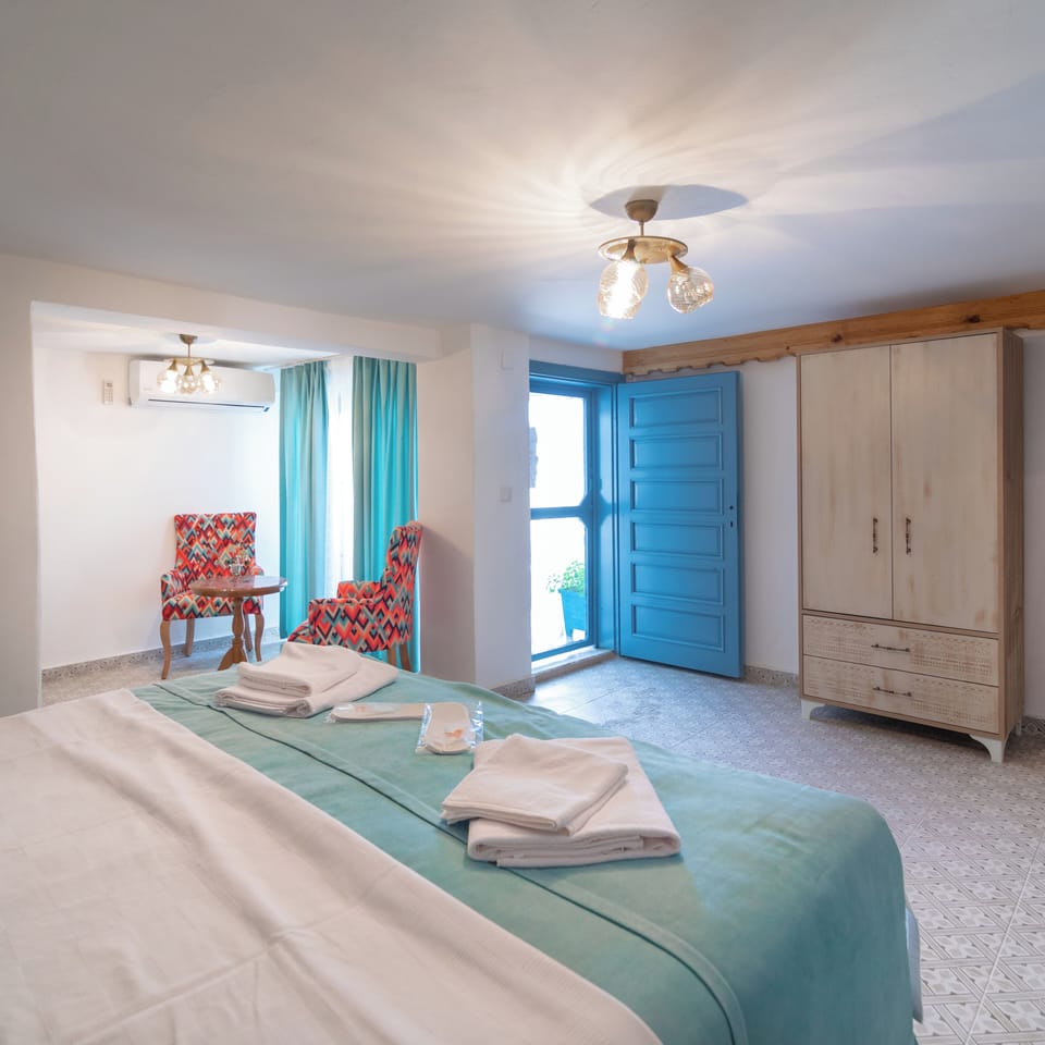 PRUVA - Deluxe Room, Courtyard View | 1 bedroom, Egyptian cotton sheets, premium bedding, desk