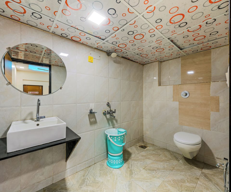 Shower, free toiletries, towels, soap