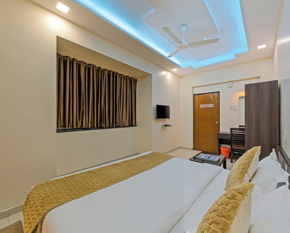 Desk, free WiFi, bed sheets