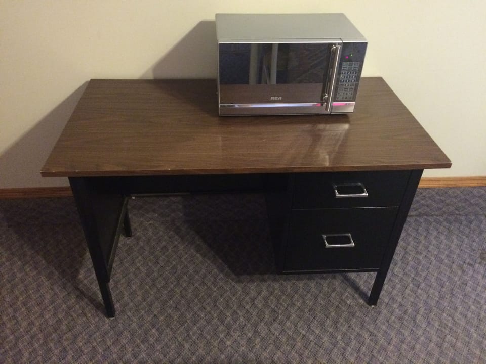 Deluxe Cabin, 2 Queen Beds, Kitchenette | Microwave