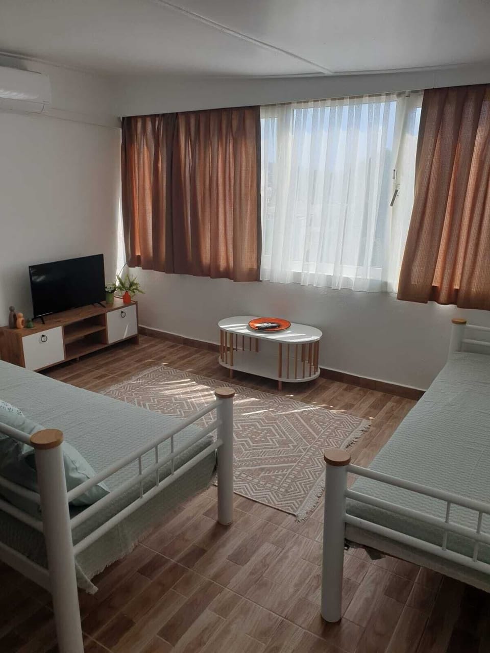 Deluxe Apartment | Living area | TV