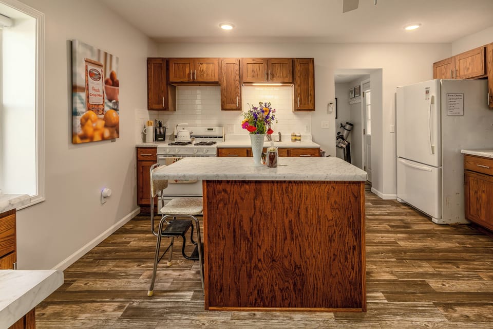Kitchen- with 2 breakfast bar seats