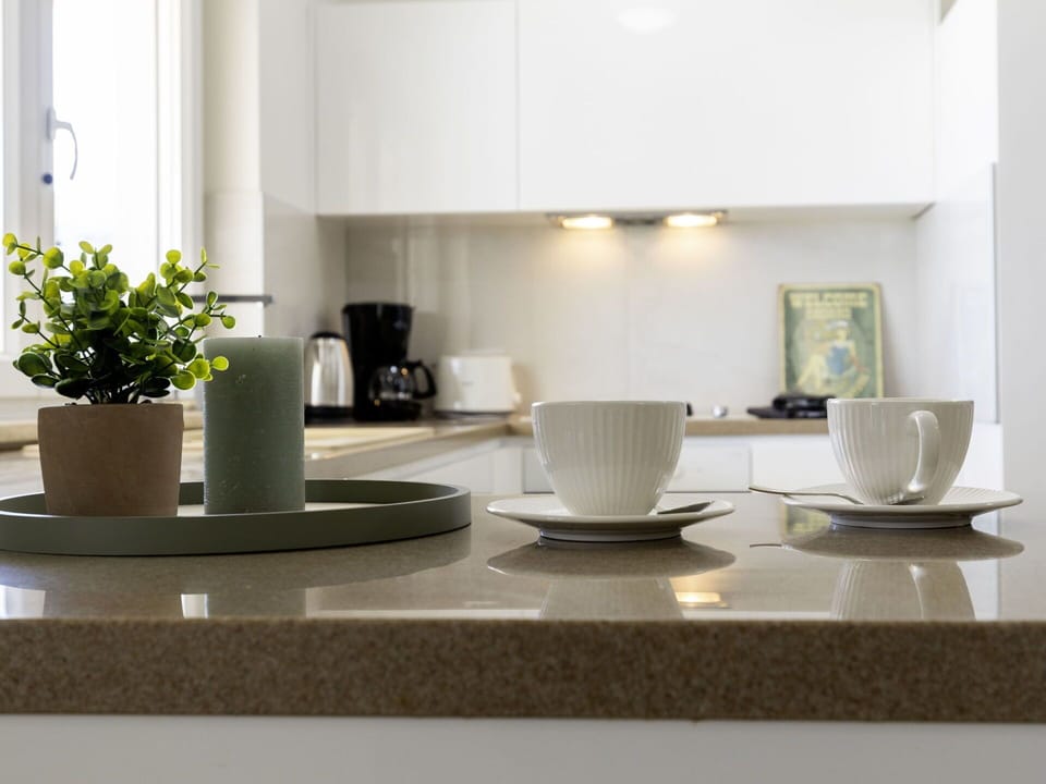 Interior Design, Tableware, Countertop, Lighting, Furniture, Kitchen, Room, Light Fixture, Cabinetry, Serveware