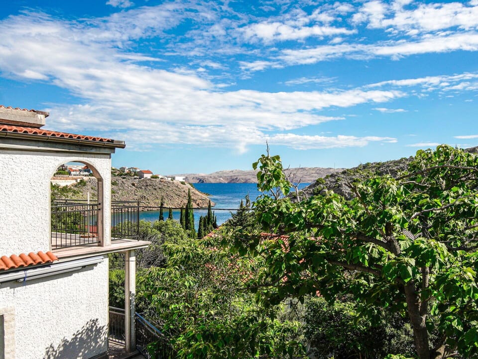 Balcony, Coast, Estate, Villa, Eco Hotel, Porch, Mansion, Bay, Resort Town