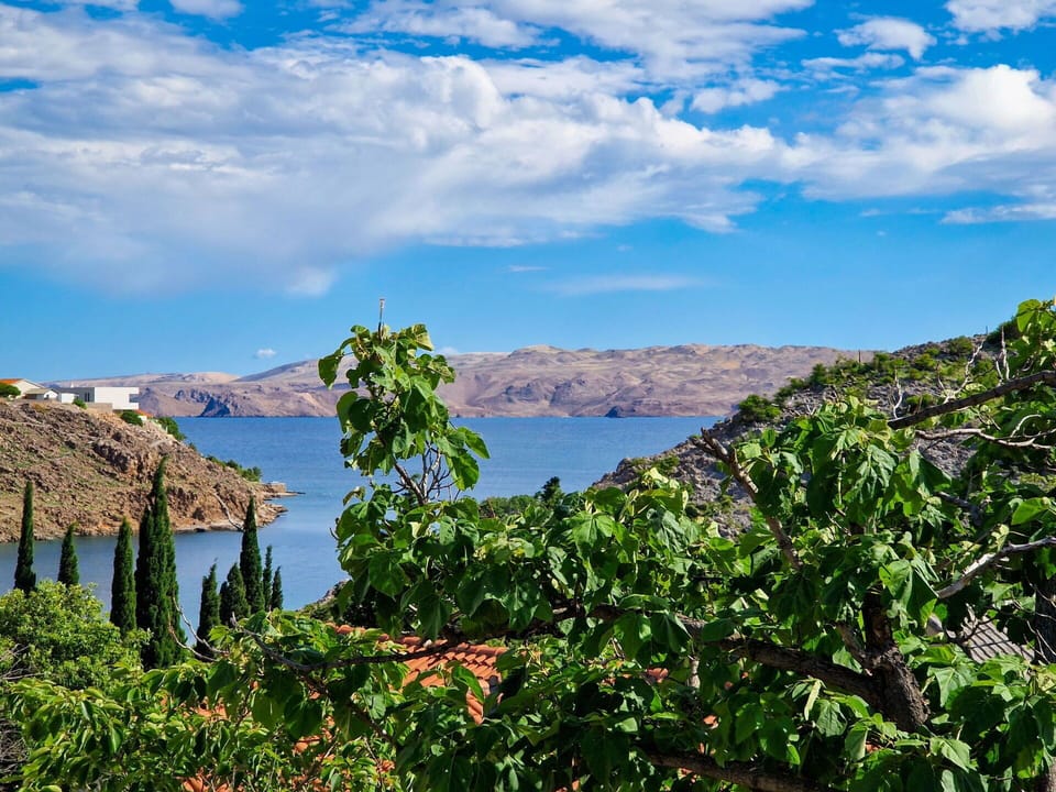 Body Of Water, Mountainous Landforms, Natural Landscape, Mountain, Hill, Highland, Coastal And Oceanic Landforms, Lake, Coast, Mountain Range