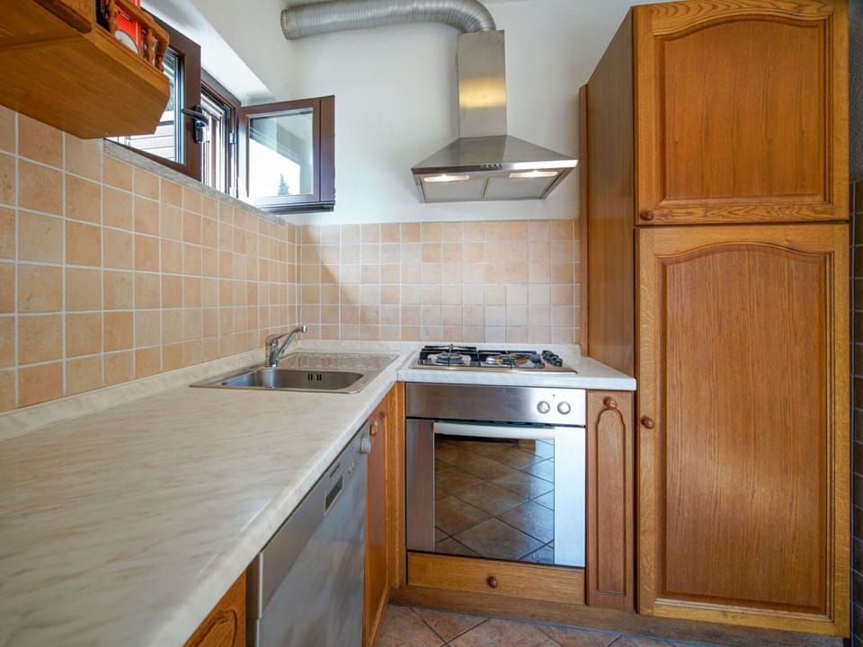 Kitchen, Countertop, Kitchen Sink, Kitchen Appliance, Flooring, Cabinetry, Interior Design, Wood, Major Appliance, Sink