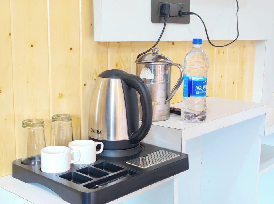 Deluxe Double Room, Lake View | Coffee and/or coffee maker