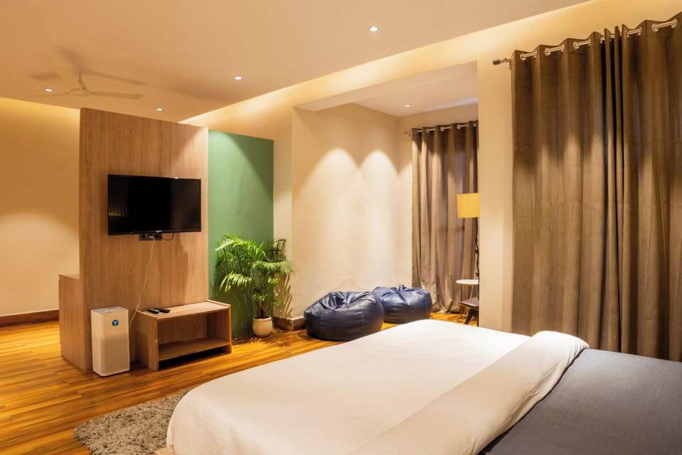 Studio, City View | In-room safe, desk, laptop workspace, blackout drapes