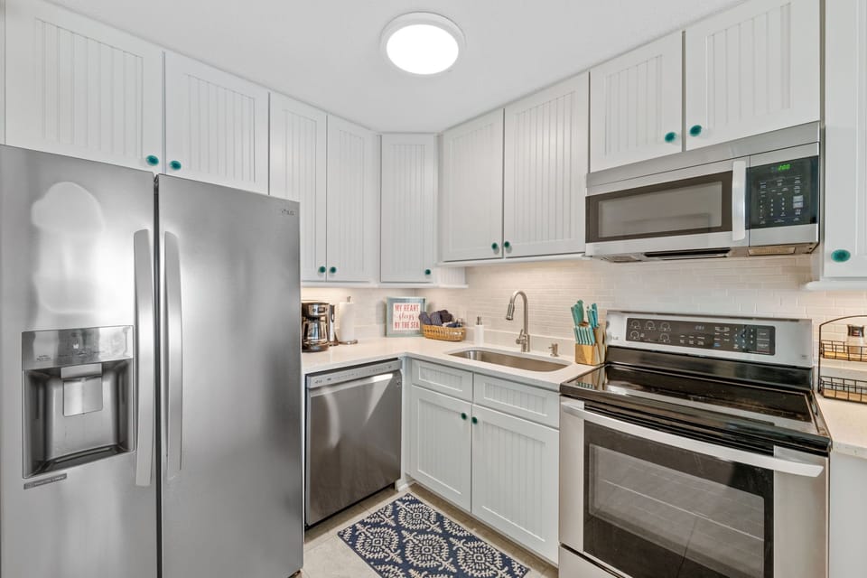 Holley Day Hideaway - Perdido Skye 23 - Stainless appliances.