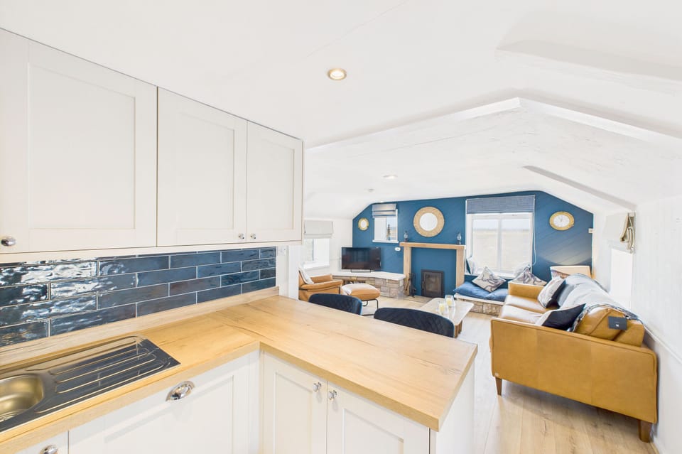 St Cuthbert's Cottage, Seahouses - Host & Stay