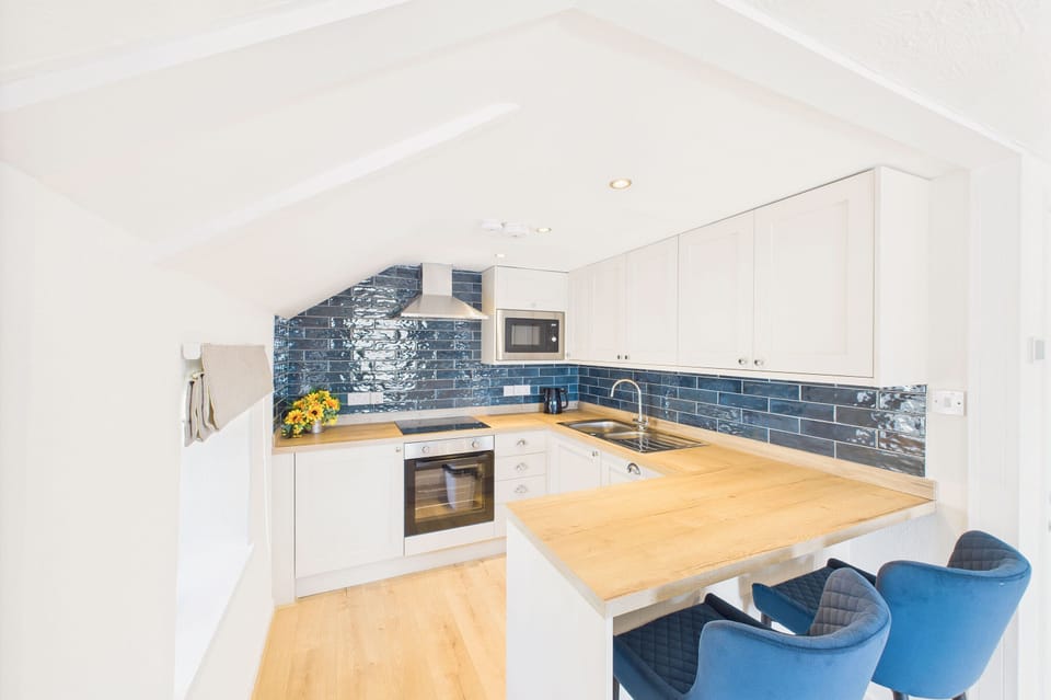 St Cuthbert's Cottage, Seahouses - Host & Stay