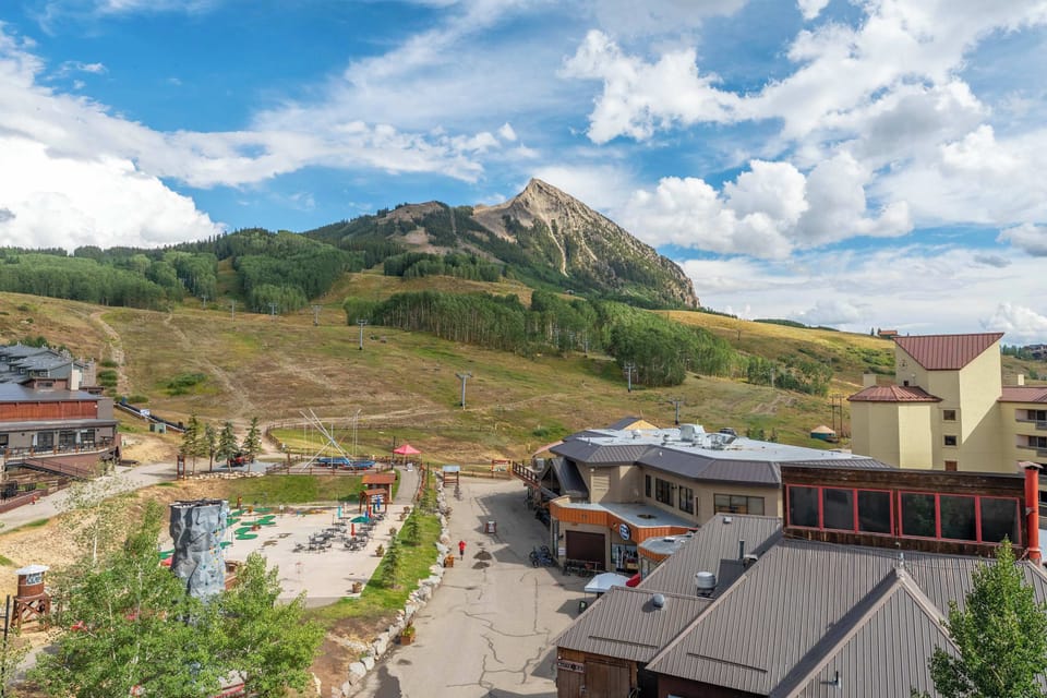 Stunning mountain views | Listed with @BookTraverse