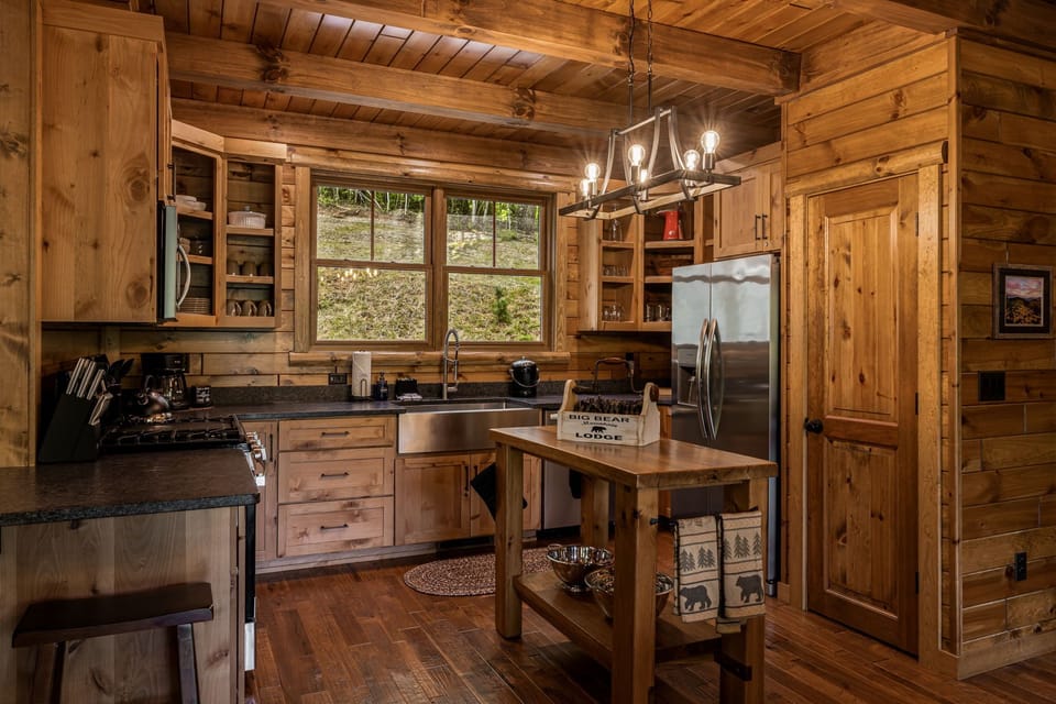 Chef's Kitchen w/ Stainless Steel Appliances