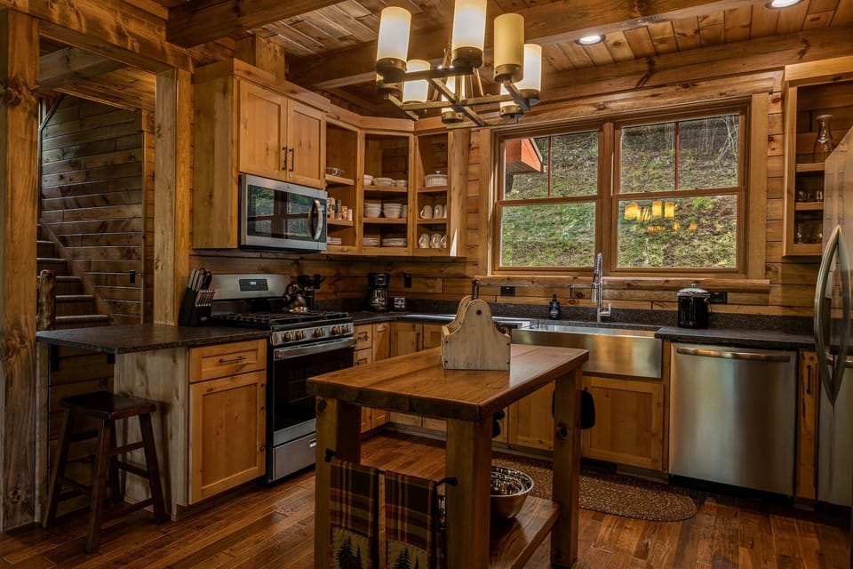 Fully Equipped Kitchen w/ Stainless Steel Appliances