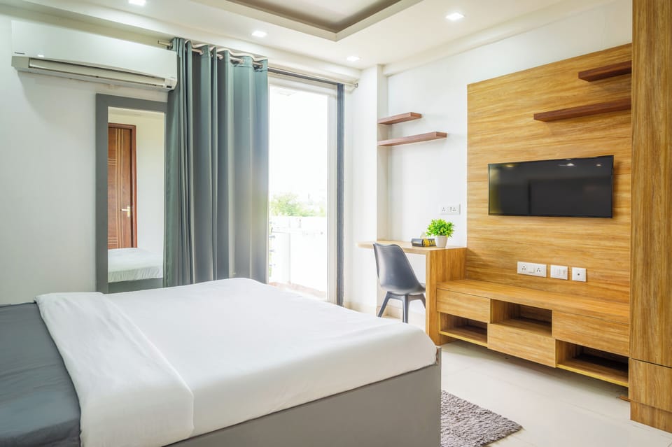 Studio, City View | In-room safe, desk, laptop workspace, blackout drapes