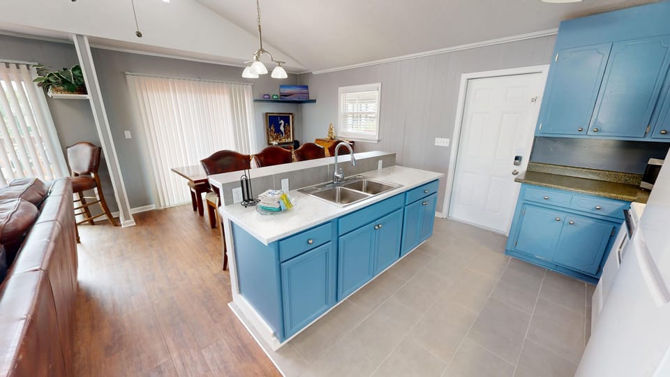 House, 4 Bedrooms | Private kitchen | Fridge, oven, coffee/tea maker, toaster