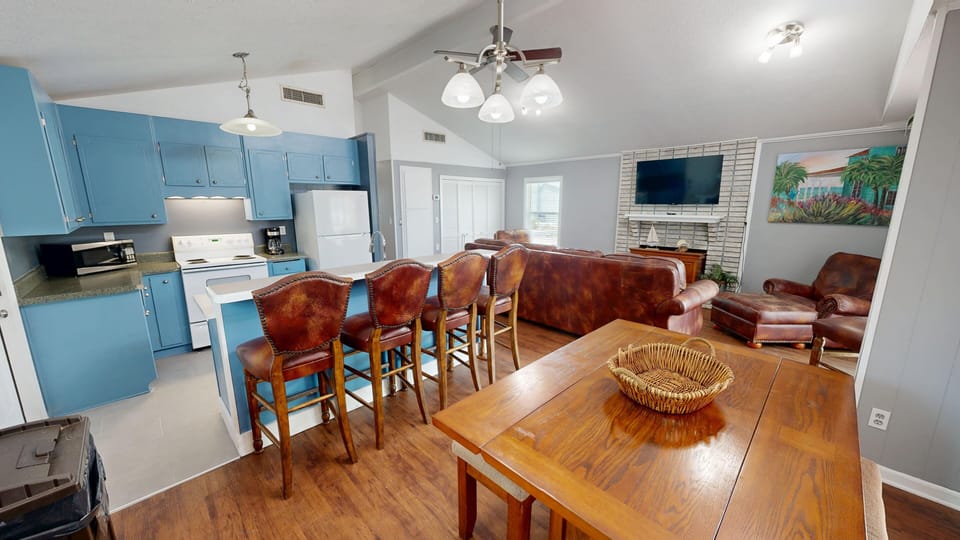 House, 4 Bedrooms | Interior