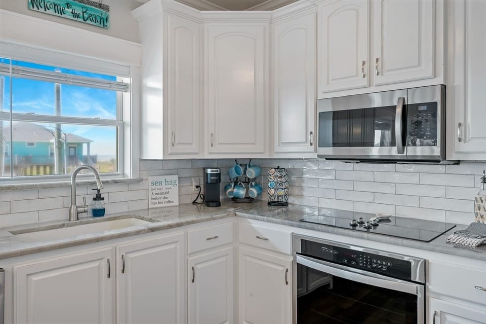House, 4 Bedrooms | Private kitchen | Coffee/tea maker, fridge