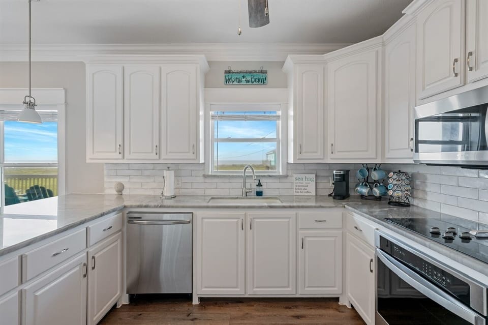 House, 4 Bedrooms | Private kitchen | Coffee/tea maker, fridge