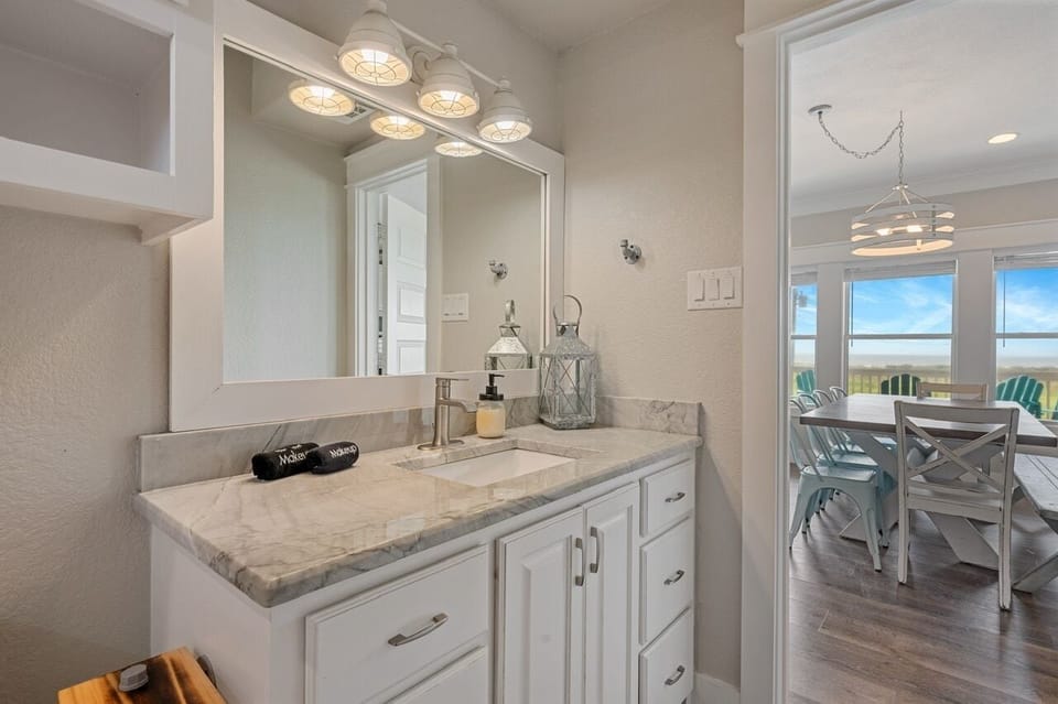 House, 4 Bedrooms | Private kitchen | Coffee/tea maker, fridge