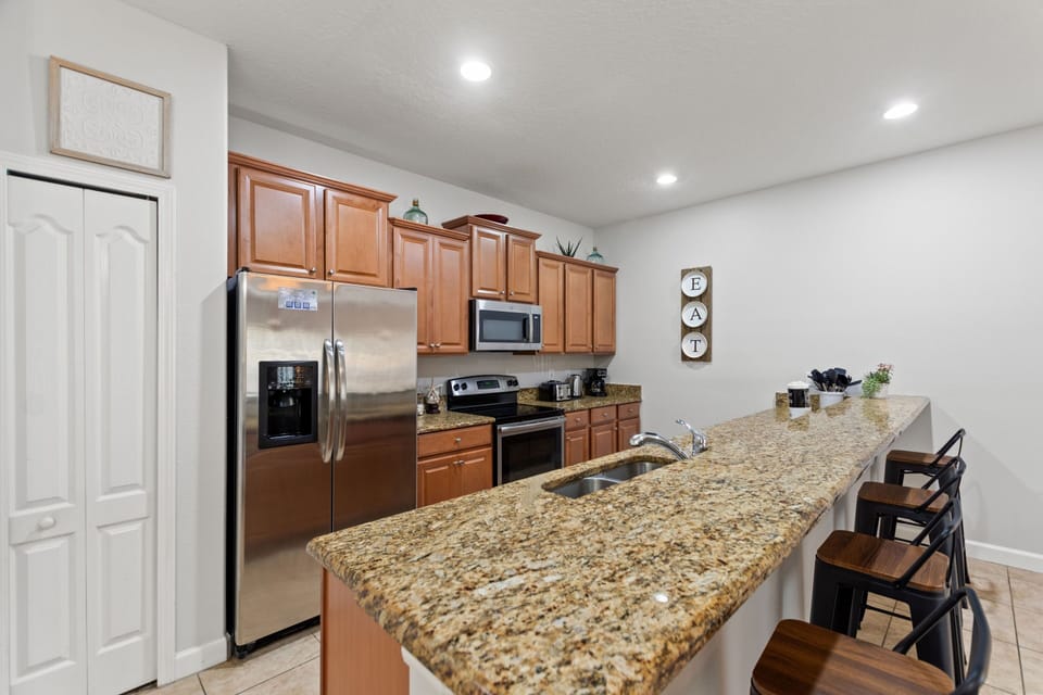 Townhome, 4 Bedrooms | Private kitchen | Fridge, oven, coffee/tea maker, toaster
