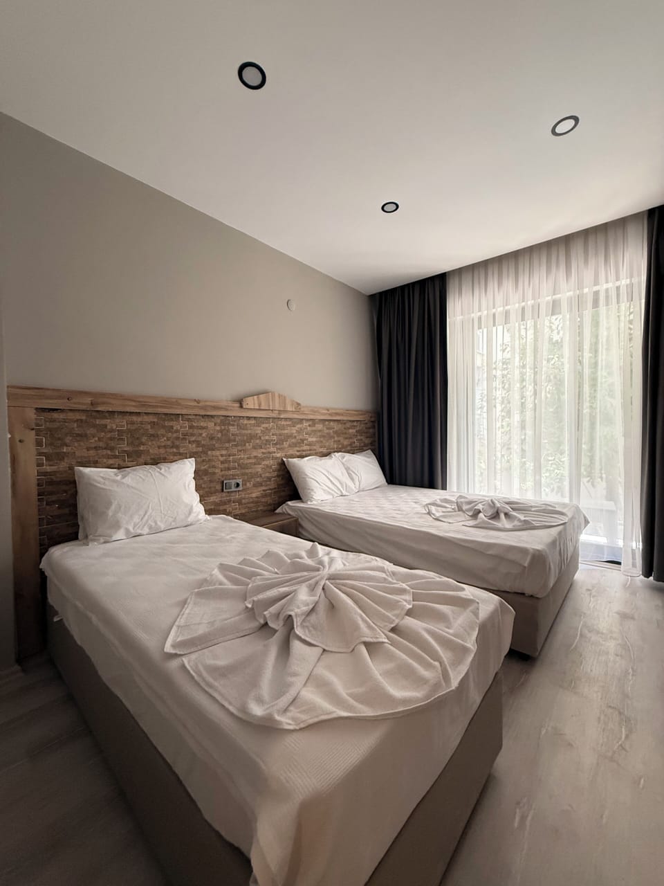 Triple Room, Multiple Beds | In-room safe, iron/ironing board (on request), WiFi (free), bed sheets