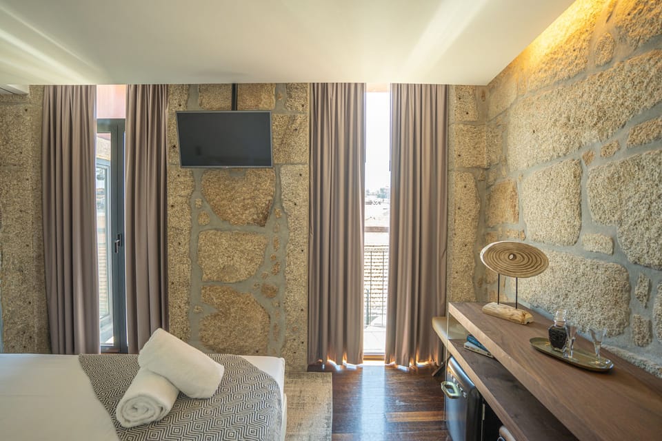Double Room, 1 Double Bed | In-room safe, desk, blackout drapes, soundproofing