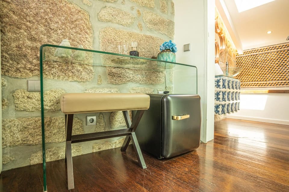 Double Room, 1 Double Bed | In-room safe, desk, blackout drapes, soundproofing