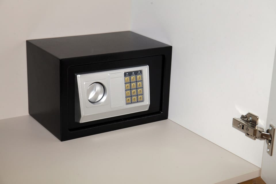 Iron/ironing board, free WiFi