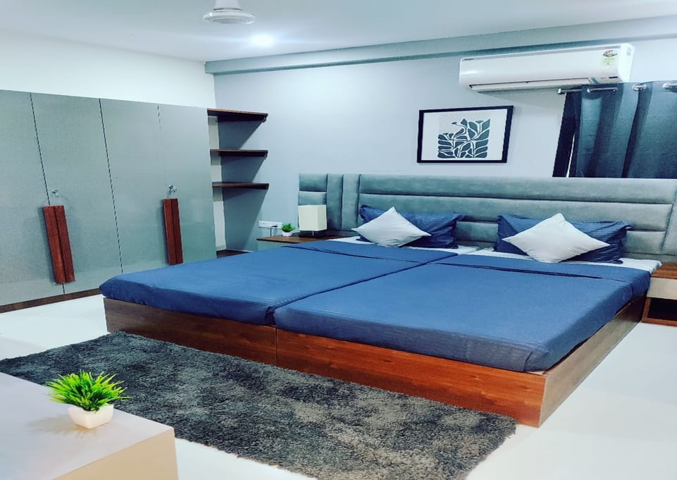 Studio, City View | In-room safe, desk, laptop workspace, blackout drapes