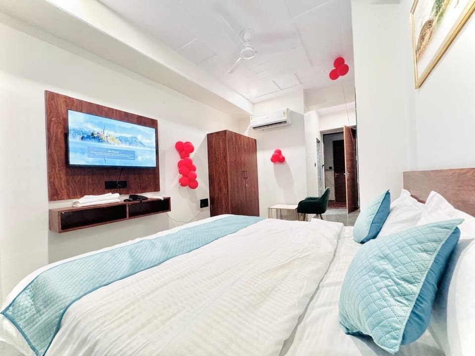 Classic Double Room, Garden View | Individually decorated, individually furnished, desk, laptop workspace