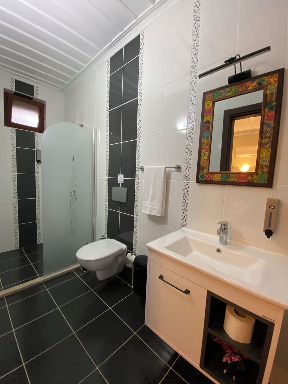 Stone Trible Bungalow | Bathroom | Shower, free toiletries, hair dryer, slippers