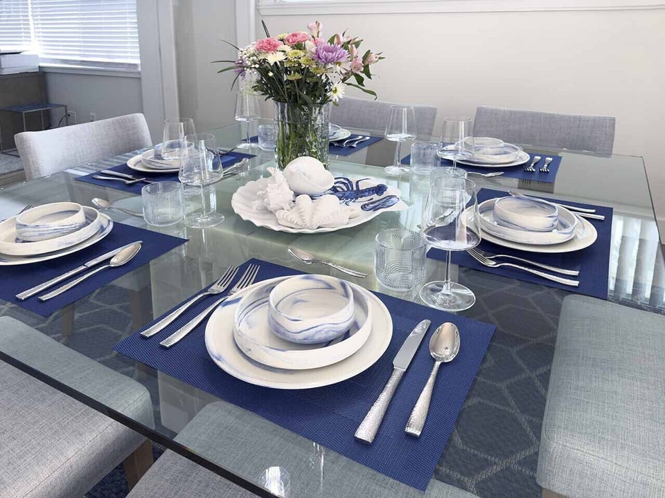A touch of coastal elegance for your dining experience. Durable & dishwasher‐safe