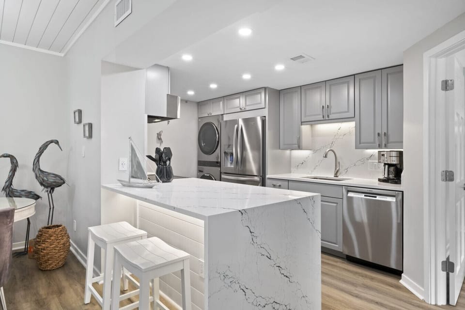 Grab, Go, Gather – Breakfast Bar & Kitchen Perfect for Busy Beach Days