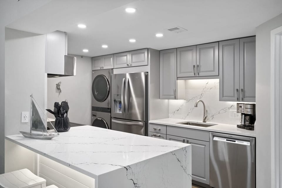 Start the Day in Style – Bright Kitchen with Luxe Finishes & Bar Seating