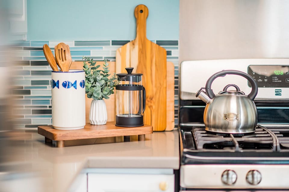 Wake up and decide between a drip coffee, keurig, French press, or hot tea!