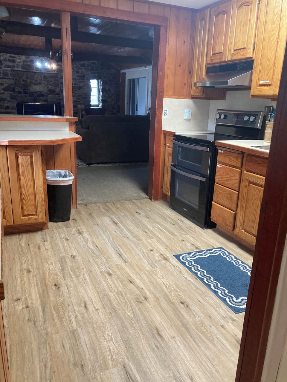 Kitchen - full size fridge, double oven, microwave, dishwasher crockpot