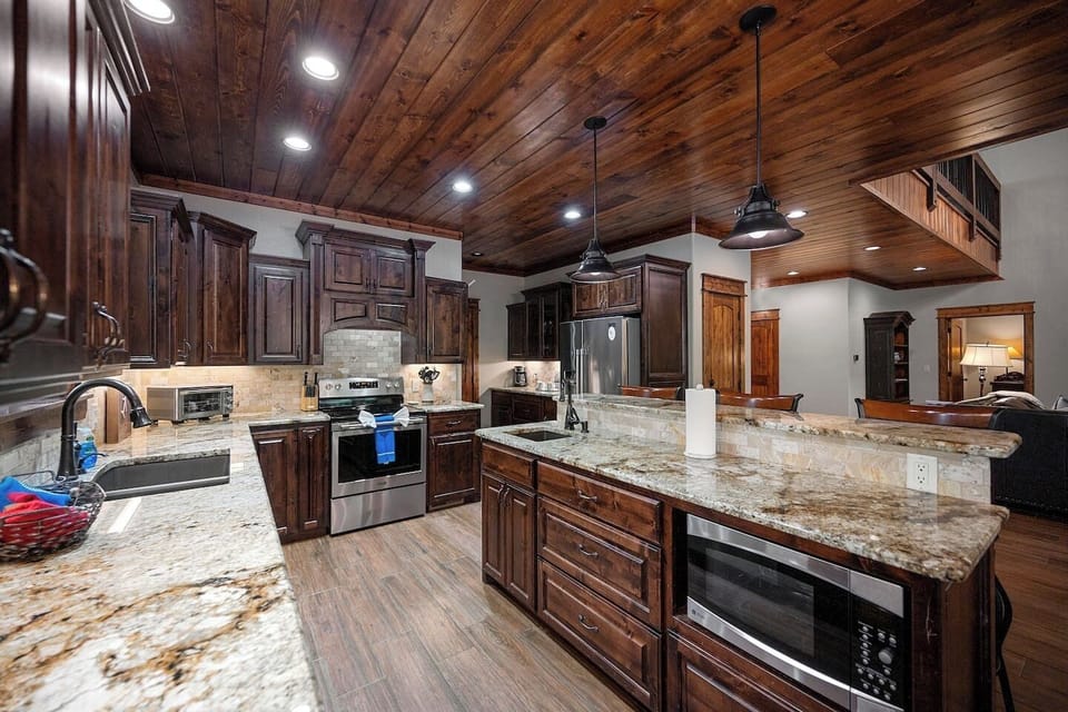 Granite cabinets and stainless steel appliances