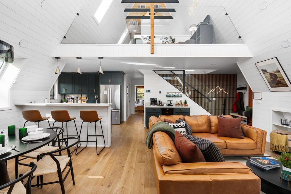 ✨ Designer interiors, sleek modern finishes, and brand-new appliances—style, comfort, and cool vibes all in one! ️