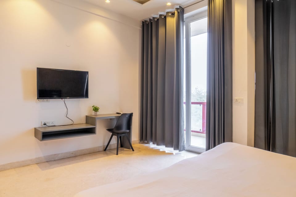 Studio, City View | Living area