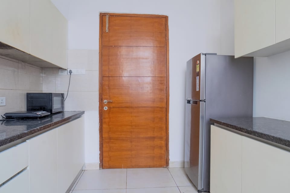 Studio, City View | Private kitchenette | Fridge, microwave, oven, dishwasher