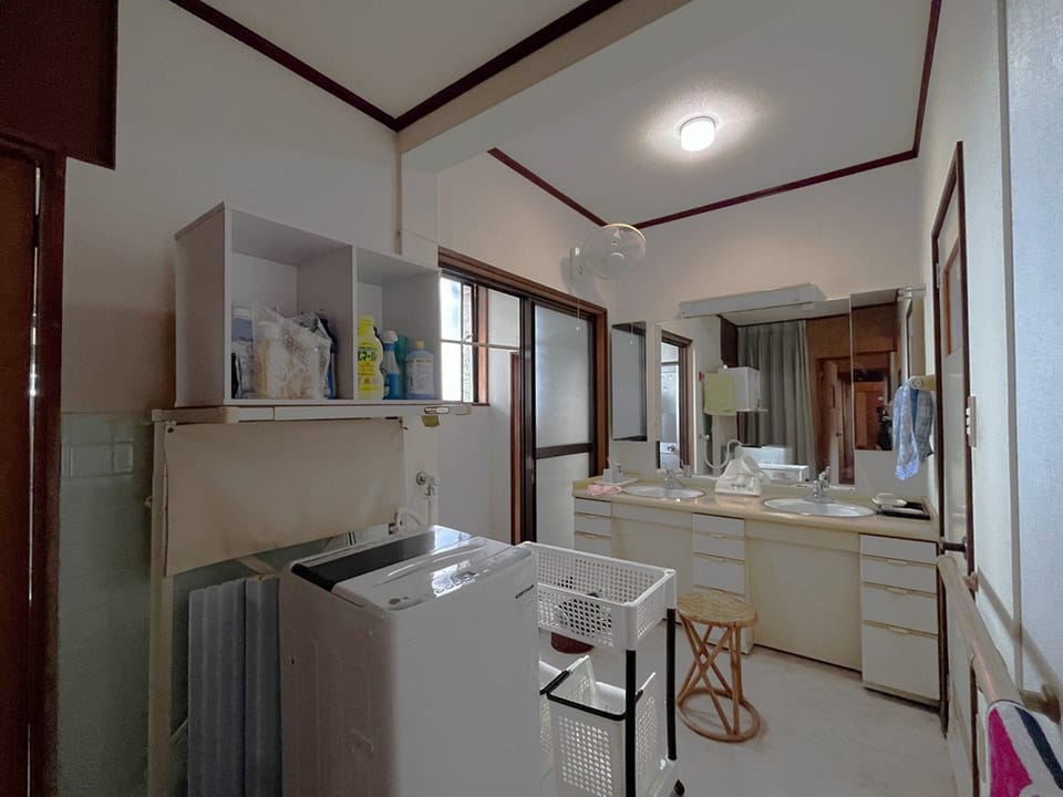 Japanese-style House, Partial Ocean View | Bathroom amenities | Combined shower/tub, hair dryer, towels, shampoo