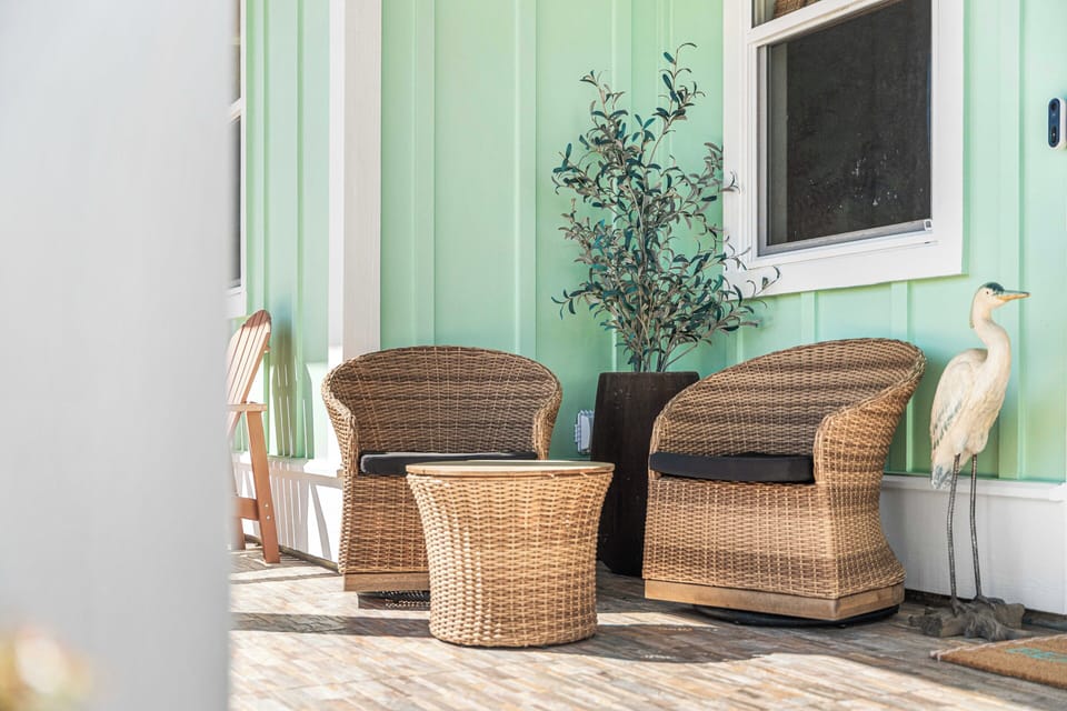 FRONT PORCH SEATING