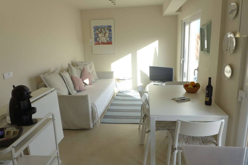 House, 2 Bedrooms, Balcony | Living room | Books
