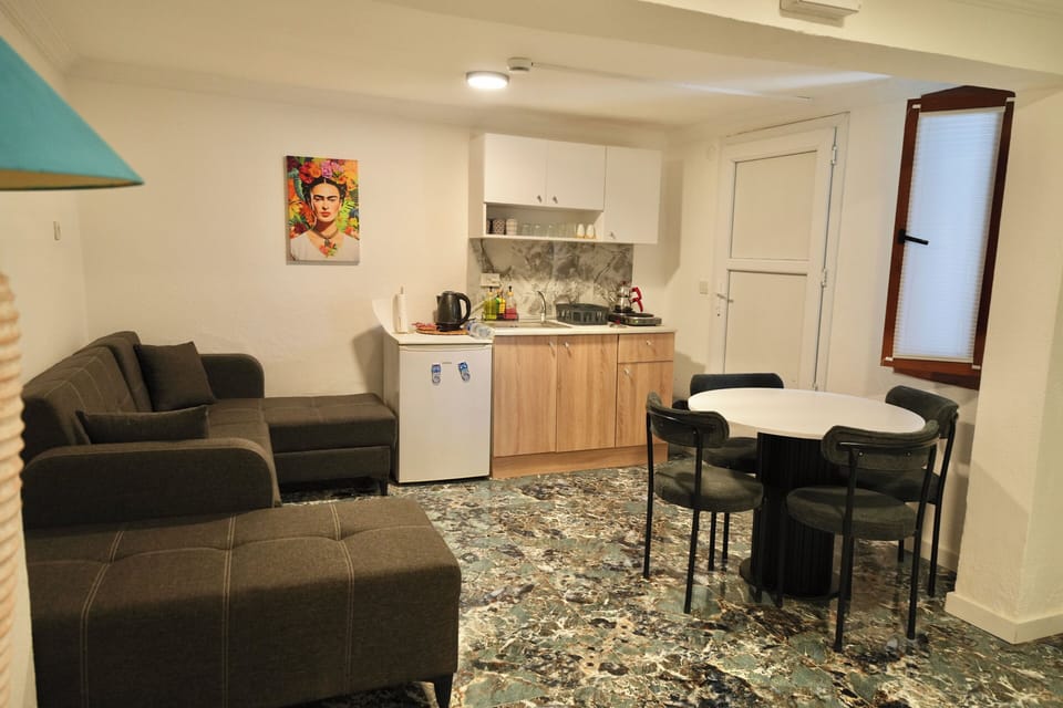 Family Quadruple Room | WiFi (free), individually decorated, individually furnished, bed sheets
