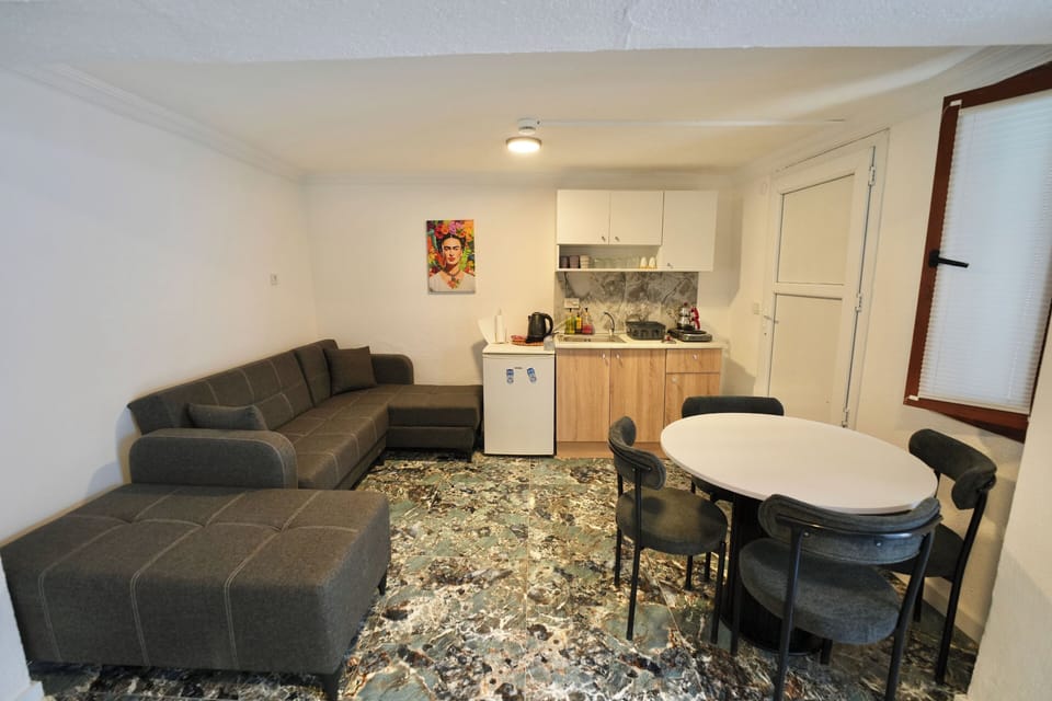 Family Quadruple Room | WiFi (free), individually decorated, individually furnished, bed sheets