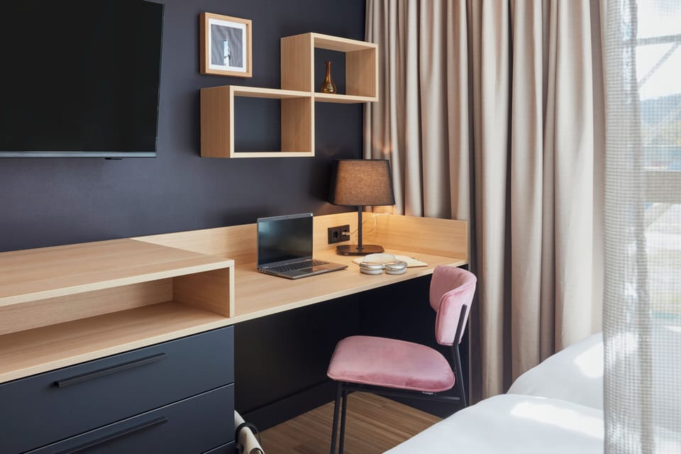 Studio, 1 Double Bed (2 Guests) | Living area | 50-inch flat-screen TV with digital channels, offices